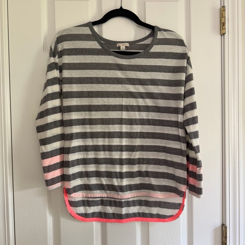 Gap Gray, White, Neon Pink Striped Three Quarter Length Sleeve Shirt Size XS